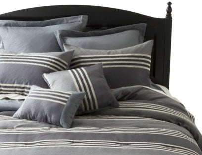 How to Display Pillows on Your Bed!