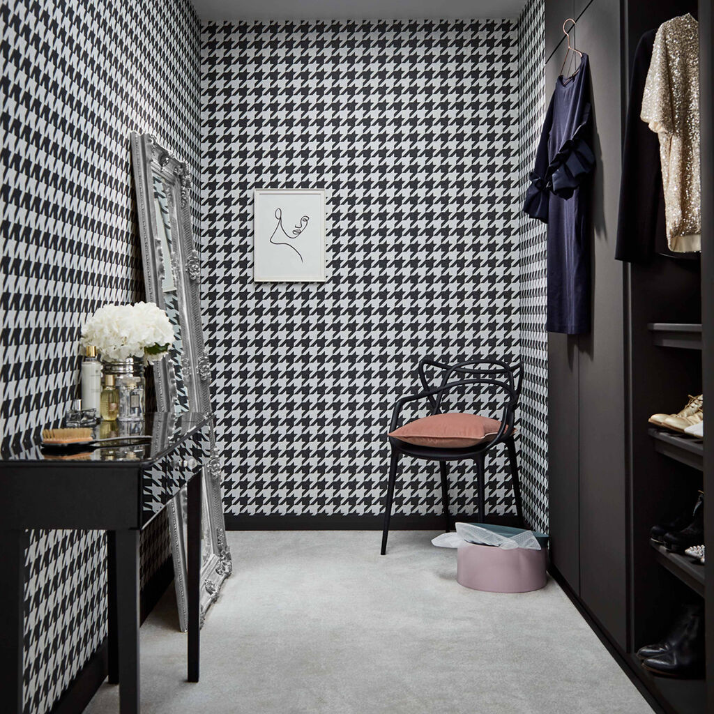 Black and White: Dynamic Duo Adds Drama to Your Decor